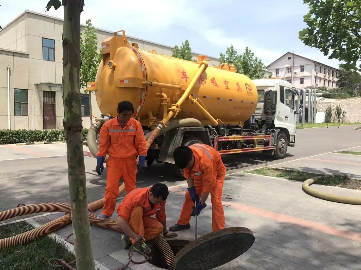 资兴化粪池清理与5-8吨吸粪车施工效率分析
